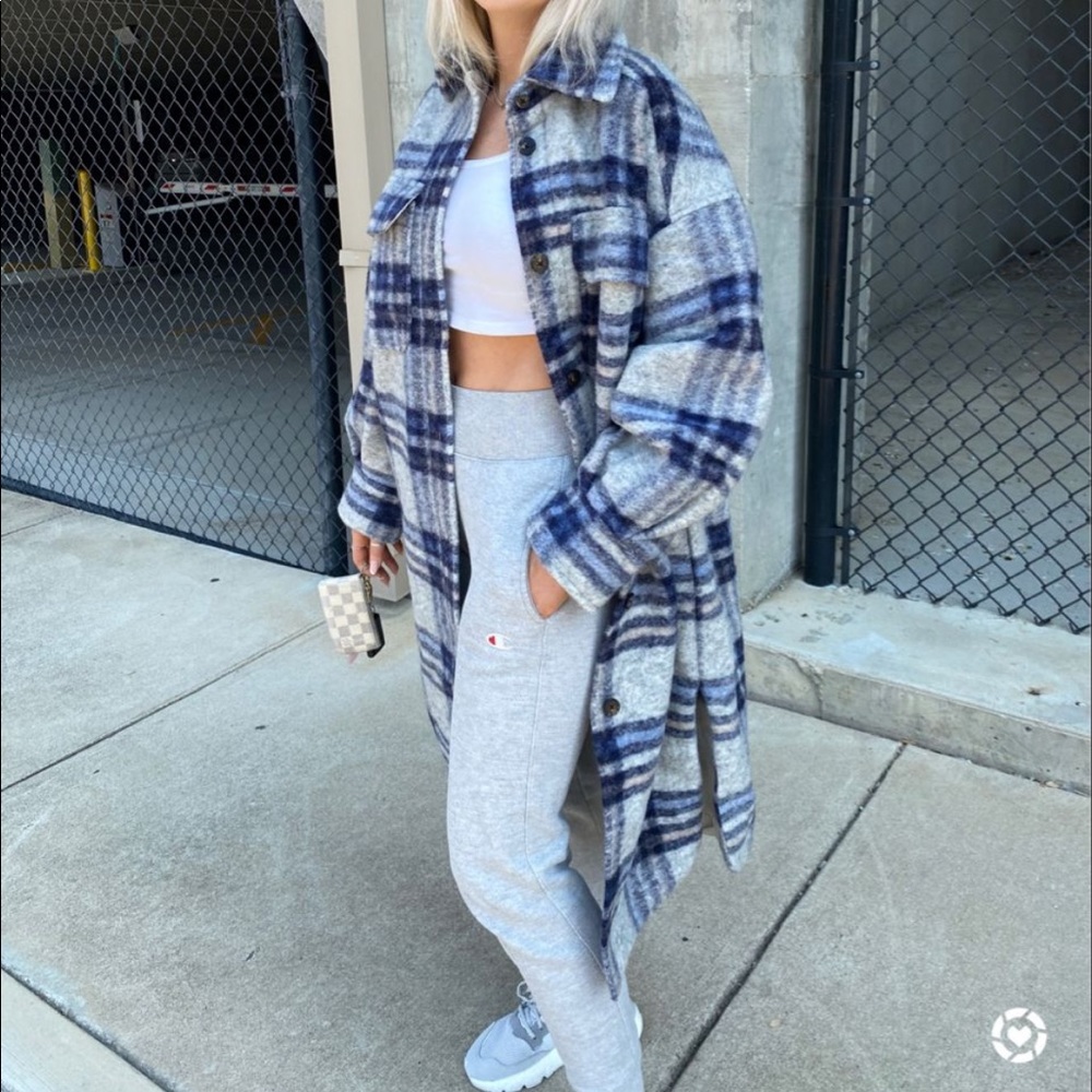 Long shirt jacket (shacket)